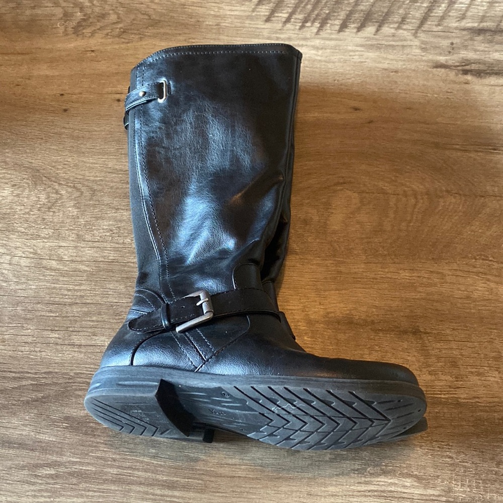 Yuu Catie boots size 6M